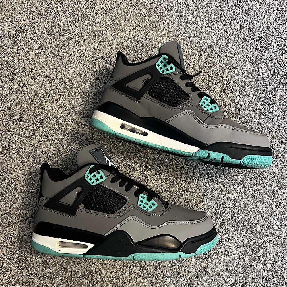 Air Jordan 4 Retro GS ‘Green Glow’
